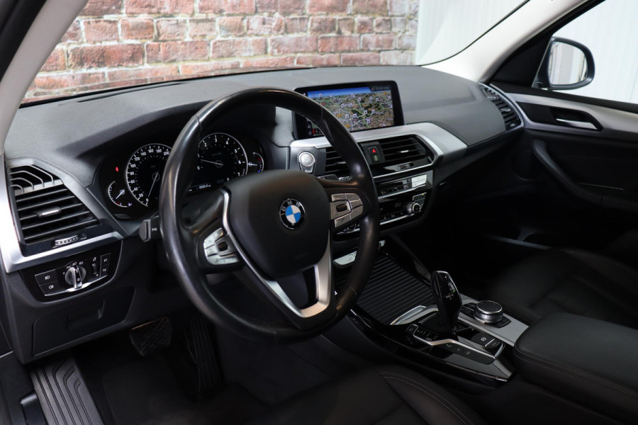 BMW X3 xDrive20i High Executive Automaat / Navigatiesysteem Professional / Adaptieve Cruise Control / Head-Up Display / Stoelverwarming / Leder / Achteruitrijcamera / Dodehoek Detectie / LED / Climate Control /