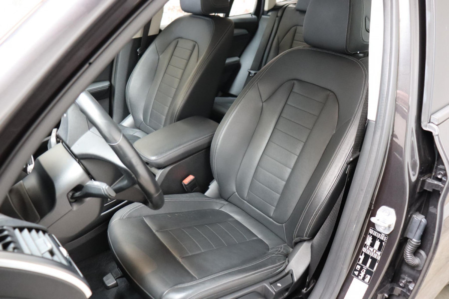 BMW X3 xDrive20i High Executive Automaat / Navigatiesysteem Professional / Adaptieve Cruise Control / Head-Up Display / Stoelverwarming / Leder / Achteruitrijcamera / Dodehoek Detectie / LED / Climate Control /