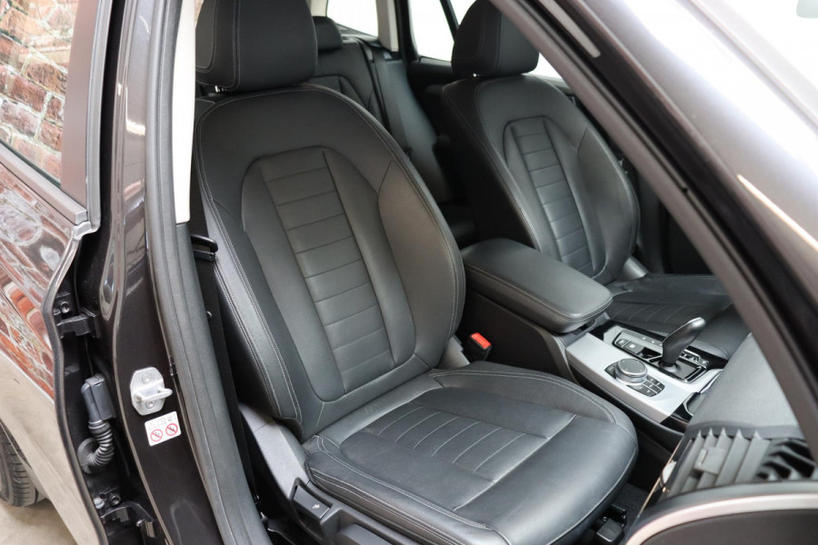 BMW X3 xDrive20i High Executive Automaat / Navigatiesysteem Professional / Adaptieve Cruise Control / Head-Up Display / Stoelverwarming / Leder / Achteruitrijcamera / Dodehoek Detectie / LED / Climate Control /
