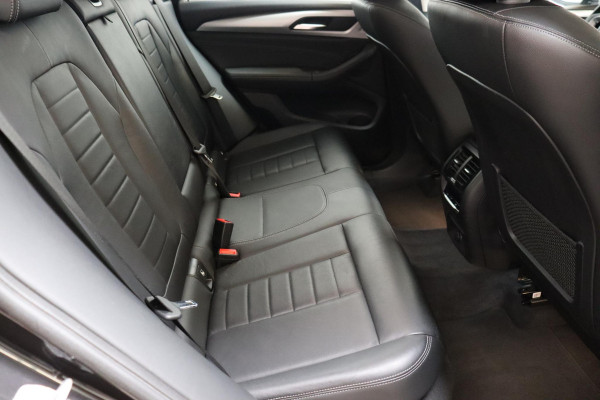 BMW X3 xDrive20i High Executive Automaat / Navigatiesysteem Professional / Adaptieve Cruise Control / Head-Up Display / Stoelverwarming / Leder / Achteruitrijcamera / Dodehoek Detectie / LED / Climate Control /