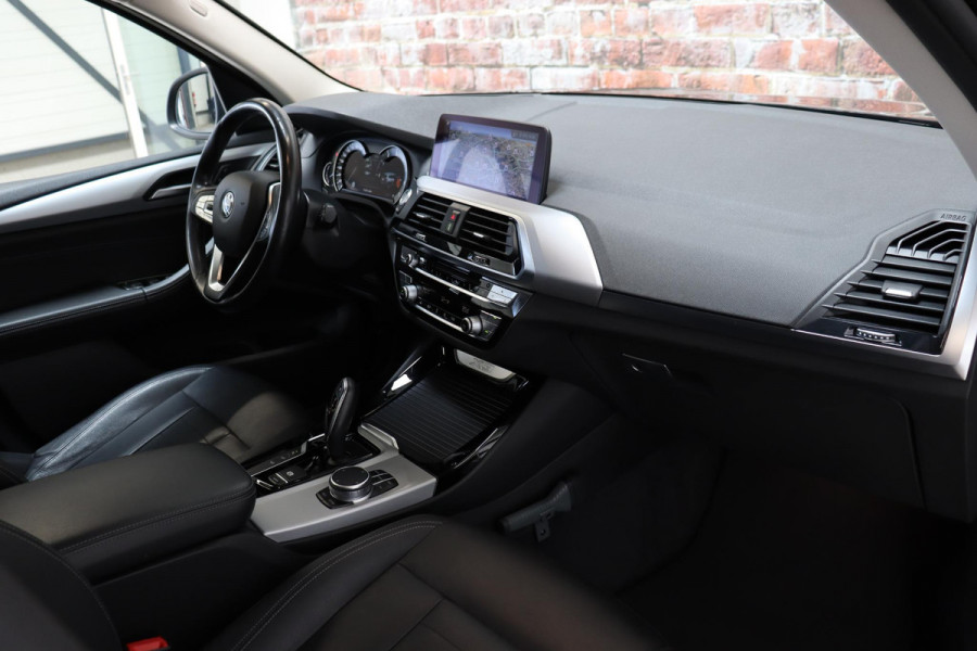 BMW X3 xDrive20i High Executive Automaat / Navigatiesysteem Professional / Adaptieve Cruise Control / Head-Up Display / Stoelverwarming / Leder / Achteruitrijcamera / Dodehoek Detectie / LED / Climate Control /