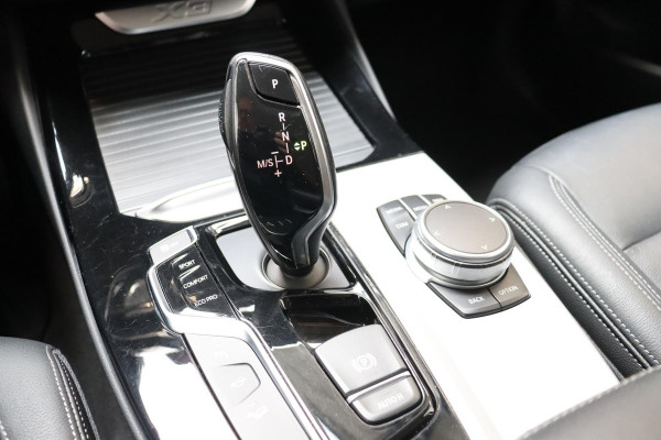 BMW X3 xDrive20i High Executive Automaat / Navigatiesysteem Professional / Adaptieve Cruise Control / Head-Up Display / Stoelverwarming / Leder / Achteruitrijcamera / Dodehoek Detectie / LED / Climate Control /