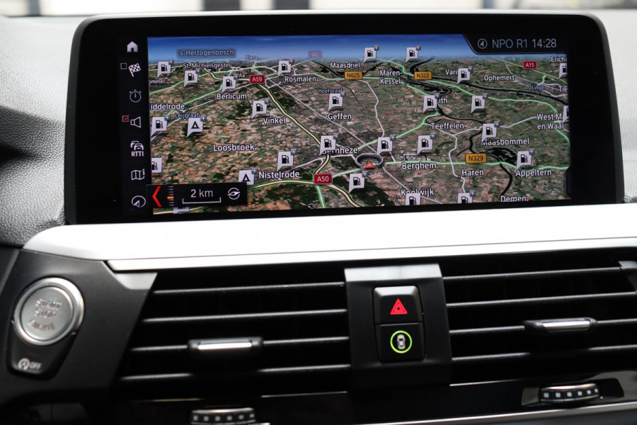 BMW X3 xDrive20i High Executive Automaat / Navigatiesysteem Professional / Adaptieve Cruise Control / Head-Up Display / Stoelverwarming / Leder / Achteruitrijcamera / Dodehoek Detectie / LED / Climate Control /