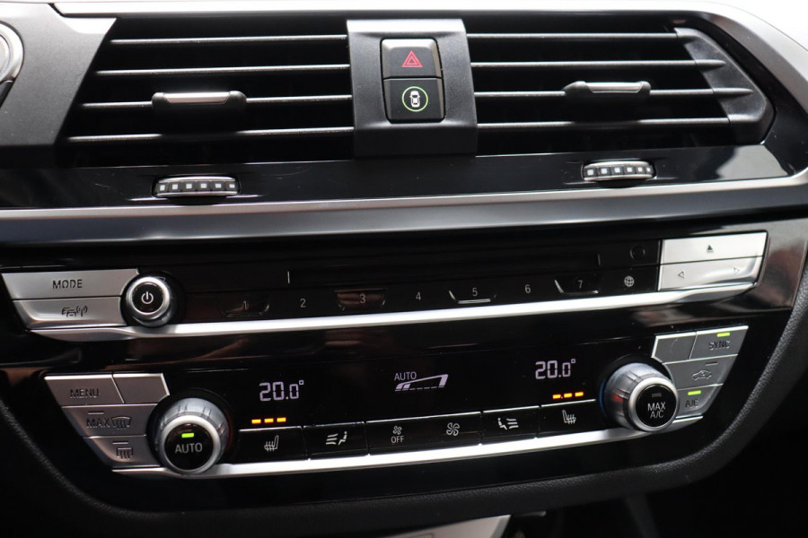 BMW X3 xDrive20i High Executive Automaat / Navigatiesysteem Professional / Adaptieve Cruise Control / Head-Up Display / Stoelverwarming / Leder / Achteruitrijcamera / Dodehoek Detectie / LED / Climate Control /