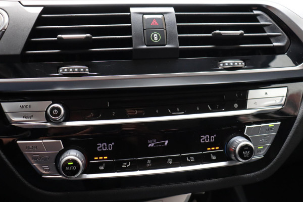 BMW X3 xDrive20i High Executive Automaat / Navigatiesysteem Professional / Adaptieve Cruise Control / Head-Up Display / Stoelverwarming / Leder / Achteruitrijcamera / Dodehoek Detectie / LED / Climate Control /