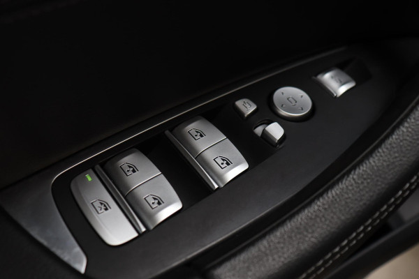 BMW X3 xDrive20i High Executive Automaat / Navigatiesysteem Professional / Adaptieve Cruise Control / Head-Up Display / Stoelverwarming / Leder / Achteruitrijcamera / Dodehoek Detectie / LED / Climate Control /