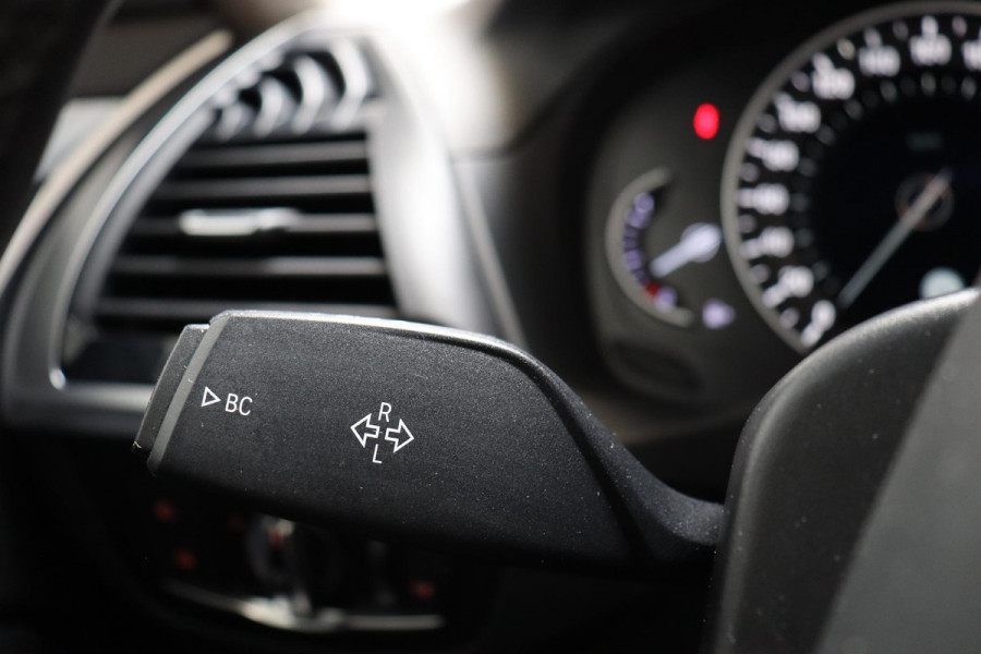 BMW X3 xDrive20i High Executive Automaat / Navigatiesysteem Professional / Adaptieve Cruise Control / Head-Up Display / Stoelverwarming / Leder / Achteruitrijcamera / Dodehoek Detectie / LED / Climate Control /