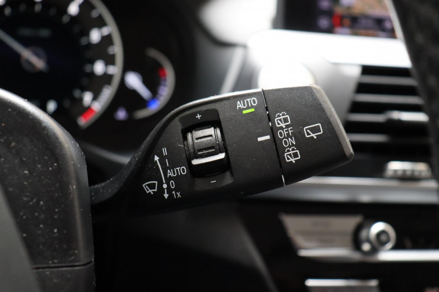 BMW X3 xDrive20i High Executive Automaat / Navigatiesysteem Professional / Adaptieve Cruise Control / Head-Up Display / Stoelverwarming / Leder / Achteruitrijcamera / Dodehoek Detectie / LED / Climate Control /