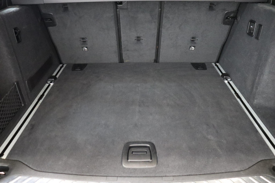 BMW X3 xDrive20i High Executive Automaat / Navigatiesysteem Professional / Adaptieve Cruise Control / Head-Up Display / Stoelverwarming / Leder / Achteruitrijcamera / Dodehoek Detectie / LED / Climate Control /