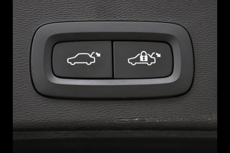 Volvo XC40 1.5 T2 Business Pro | 1e eigenaar | Trekhaak | Carplay | Navigatie | Adaptive cruise | Side Assist | Full LED | Climate control | Keyless | Parkeerhulp | Bluetooth | 19'' lichtmetalen velgen