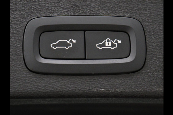 Volvo XC40 1.5 T2 Business Pro | 1e eigenaar | Trekhaak | Carplay | Navigatie | Adaptive cruise | Side Assist | Full LED | Climate control | Keyless | Parkeerhulp | Bluetooth | 19'' lichtmetalen velgen