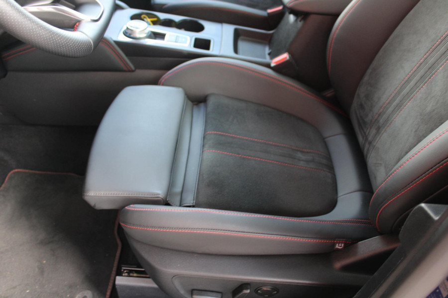 Ford Kuga 2.5 PHEV ST-Line X 243pk | Driver Assistance Pack | Winterpack | Panoramadak | Technology Pack | All weather Banden