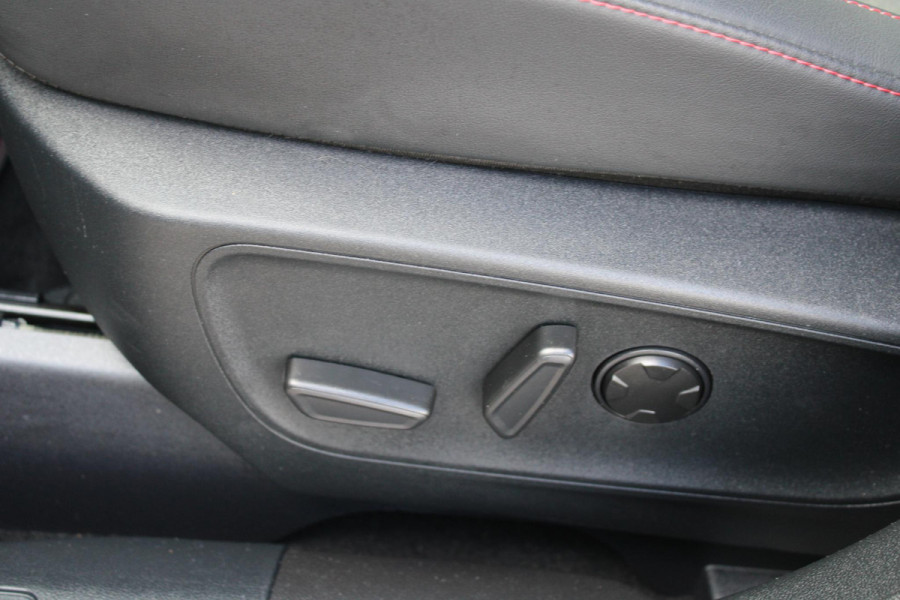 Ford Kuga 2.5 PHEV ST-Line X 243pk | Driver Assistance Pack | Winterpack | Panoramadak | Technology Pack | All weather Banden