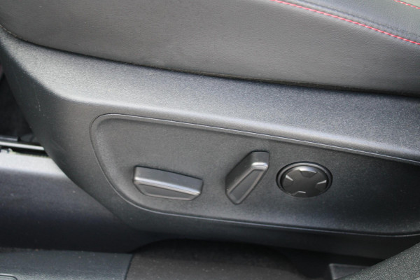 Ford Kuga 2.5 PHEV ST-Line X 243pk | Driver Assistance Pack | Winterpack | Panoramadak | Technology Pack | All weather Banden