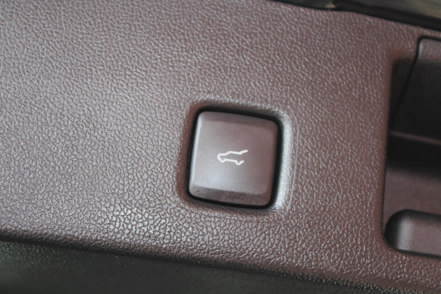 Ford Kuga 2.5 PHEV ST-Line X 243pk | Driver Assistance Pack | Winterpack | Panoramadak | Technology Pack | All weather Banden