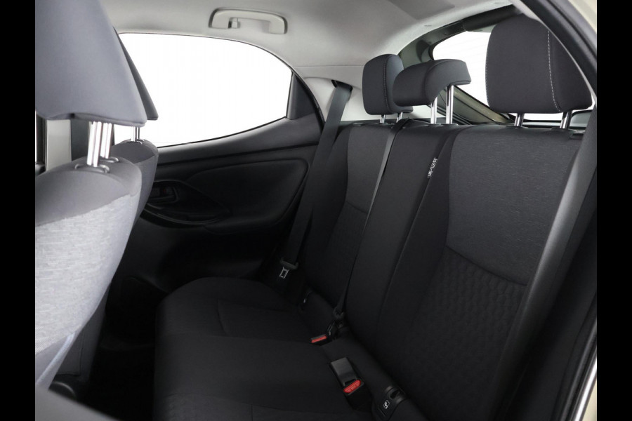 Toyota Yaris 1.5 VVT-i First Edition | Navigatie | Camera | Lichtmetalen velgen |
