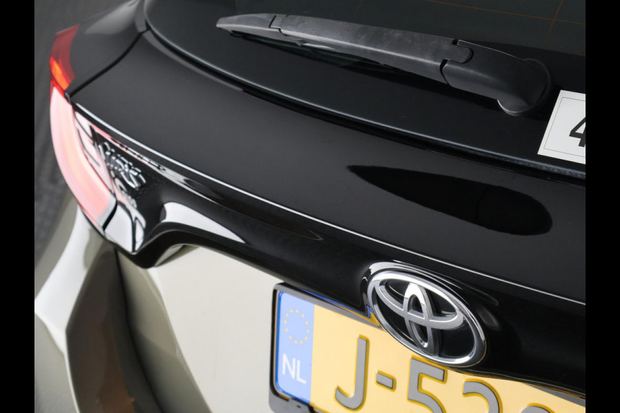 Toyota Yaris 1.5 VVT-i First Edition | Navigatie | Camera | Lichtmetalen velgen |