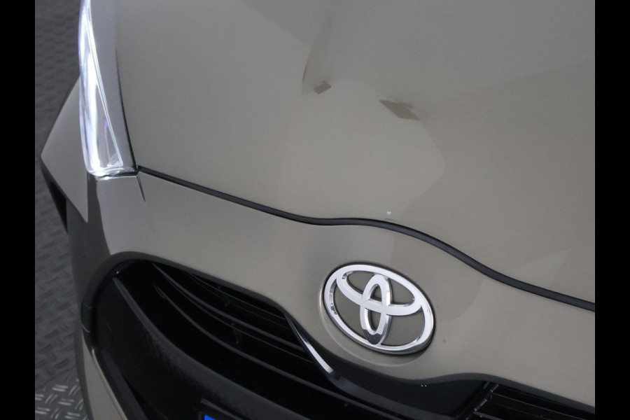 Toyota Yaris 1.5 VVT-i First Edition | Navigatie | Camera | Lichtmetalen velgen |