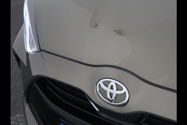Toyota Yaris 1.5 VVT-i First Edition | Navigatie | Camera | Lichtmetalen velgen |