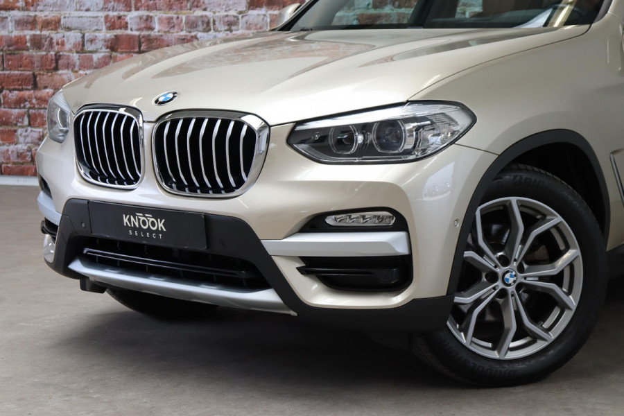 BMW X3 xDrive20i High Executive xLine Automaat / Navigatie Professional / Panoramadak / Trekhaak / Head-Up Display / Achteruitrijcamera / Stoelverwaming / HiFi / Cruise Control / Leder / LED /
