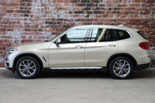 BMW X3 xDrive20i High Executive xLine Automaat / Navigatie Professional / Panoramadak / Trekhaak / Head-Up Display / Achteruitrijcamera / Stoelverwaming / HiFi / Cruise Control / Leder / LED /