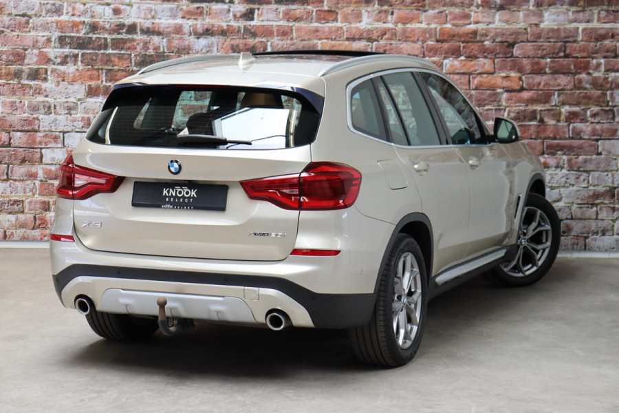 BMW X3 xDrive20i High Executive xLine Automaat / Navigatie Professional / Panoramadak / Trekhaak / Head-Up Display / Achteruitrijcamera / Stoelverwaming / HiFi / Cruise Control / Leder / LED /