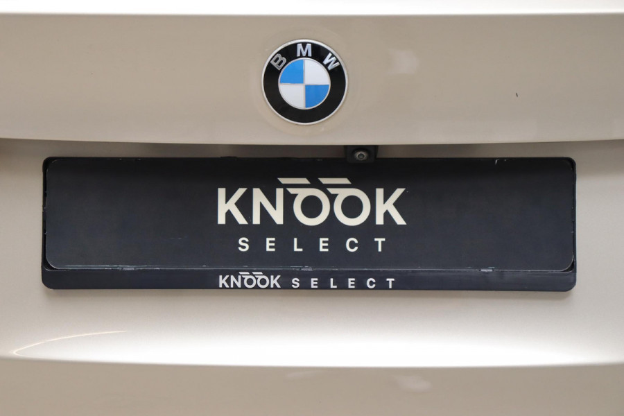 BMW X3 xDrive20i High Executive xLine Automaat / Navigatie Professional / Panoramadak / Trekhaak / Head-Up Display / Achteruitrijcamera / Stoelverwaming / HiFi / Cruise Control / Leder / LED /