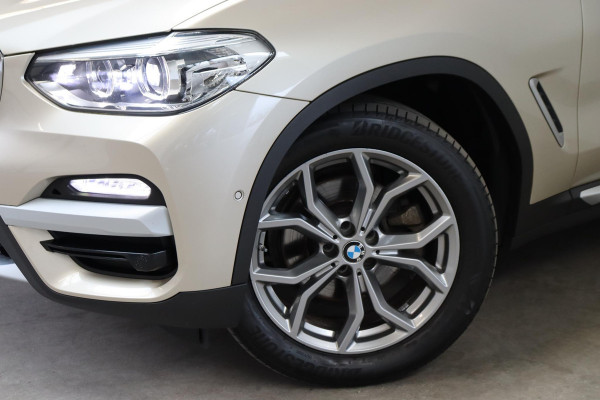 BMW X3 xDrive20i High Executive xLine Automaat / Navigatie Professional / Panoramadak / Trekhaak / Head-Up Display / Achteruitrijcamera / Stoelverwaming / HiFi / Cruise Control / Leder / LED /