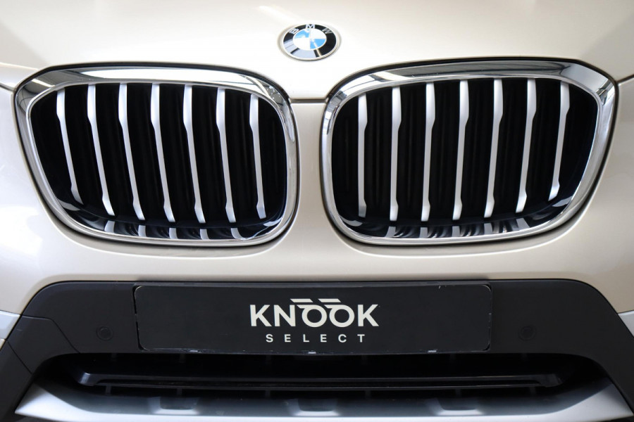 BMW X3 xDrive20i High Executive xLine Automaat / Navigatie Professional / Panoramadak / Trekhaak / Head-Up Display / Achteruitrijcamera / Stoelverwaming / HiFi / Cruise Control / Leder / LED /