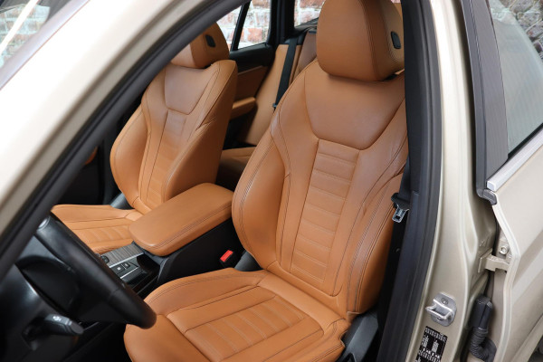 BMW X3 xDrive20i High Executive xLine Automaat / Navigatie Professional / Panoramadak / Trekhaak / Head-Up Display / Achteruitrijcamera / Stoelverwaming / HiFi / Cruise Control / Leder / LED /