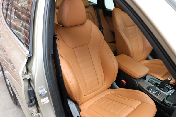 BMW X3 xDrive20i High Executive xLine Automaat / Navigatie Professional / Panoramadak / Trekhaak / Head-Up Display / Achteruitrijcamera / Stoelverwaming / HiFi / Cruise Control / Leder / LED /