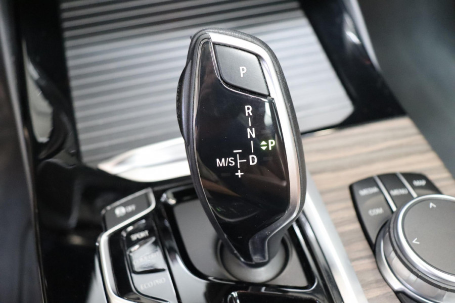 BMW X3 xDrive20i High Executive xLine Automaat / Navigatie Professional / Panoramadak / Trekhaak / Head-Up Display / Achteruitrijcamera / Stoelverwaming / HiFi / Cruise Control / Leder / LED /