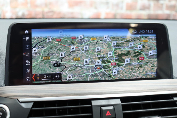 BMW X3 xDrive20i High Executive xLine Automaat / Navigatie Professional / Panoramadak / Trekhaak / Head-Up Display / Achteruitrijcamera / Stoelverwaming / HiFi / Cruise Control / Leder / LED /