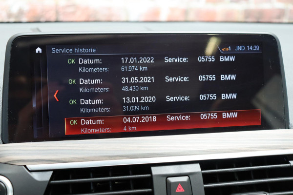 BMW X3 xDrive20i High Executive xLine Automaat / Navigatie Professional / Panoramadak / Trekhaak / Head-Up Display / Achteruitrijcamera / Stoelverwaming / HiFi / Cruise Control / Leder / LED /