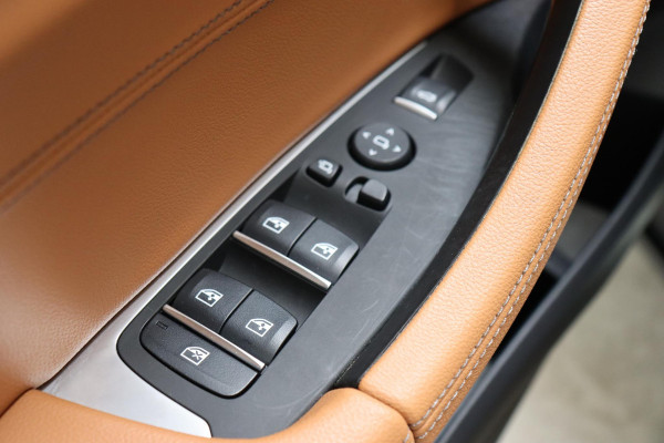 BMW X3 xDrive20i High Executive xLine Automaat / Navigatie Professional / Panoramadak / Trekhaak / Head-Up Display / Achteruitrijcamera / Stoelverwaming / HiFi / Cruise Control / Leder / LED /