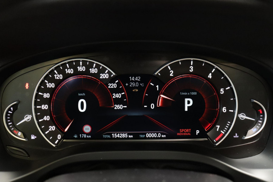 BMW X3 xDrive20i High Executive xLine Automaat / Navigatie Professional / Panoramadak / Trekhaak / Head-Up Display / Achteruitrijcamera / Stoelverwaming / HiFi / Cruise Control / Leder / LED /