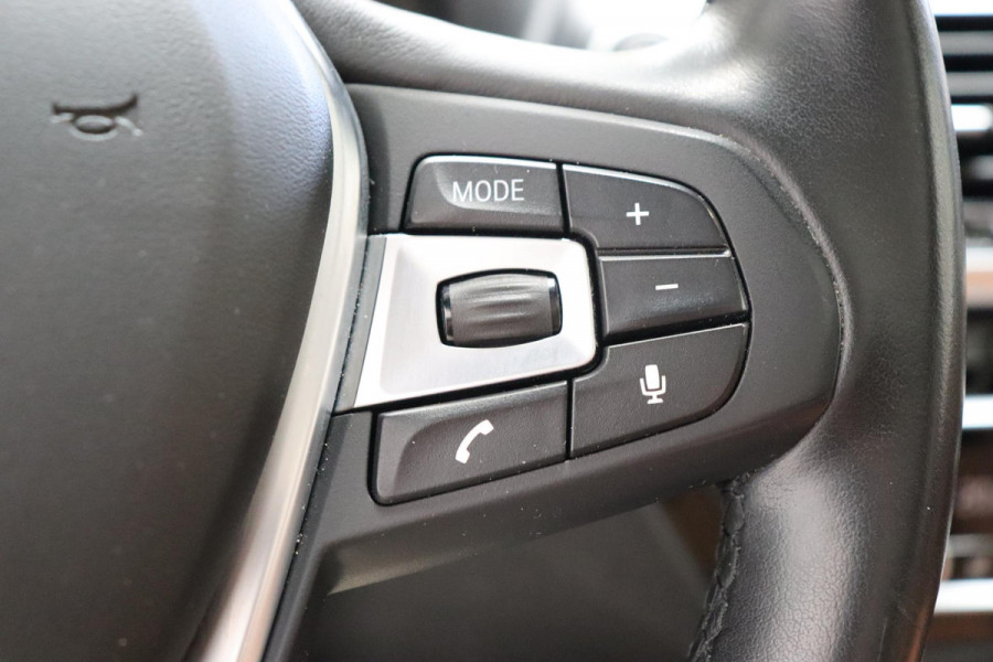 BMW X3 xDrive20i High Executive xLine Automaat / Navigatie Professional / Panoramadak / Trekhaak / Head-Up Display / Achteruitrijcamera / Stoelverwaming / HiFi / Cruise Control / Leder / LED /