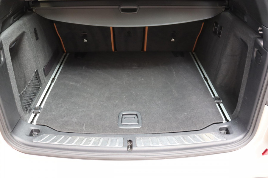 BMW X3 xDrive20i High Executive xLine Automaat / Navigatie Professional / Panoramadak / Trekhaak / Head-Up Display / Achteruitrijcamera / Stoelverwaming / HiFi / Cruise Control / Leder / LED /