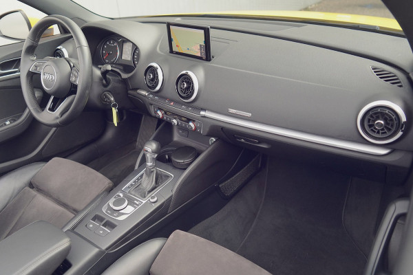 Audi A3 Cabriolet 1.5 TFSI CoD Sport S Line Edition / Vegasgelb / Led Matrix / Camera / Navi / Stoelverw. / Nekverw.