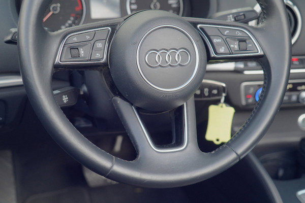 Audi A3 Cabriolet 1.5 TFSI CoD Sport S Line Edition / Vegasgelb / Led Matrix / Camera / Navi / Stoelverw. / Nekverw.