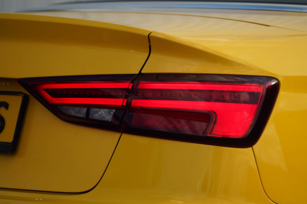 Audi A3 Cabriolet 1.5 TFSI CoD Sport S Line Edition / Vegasgelb / Led Matrix / Camera / Navi / Stoelverw. / Nekverw.
