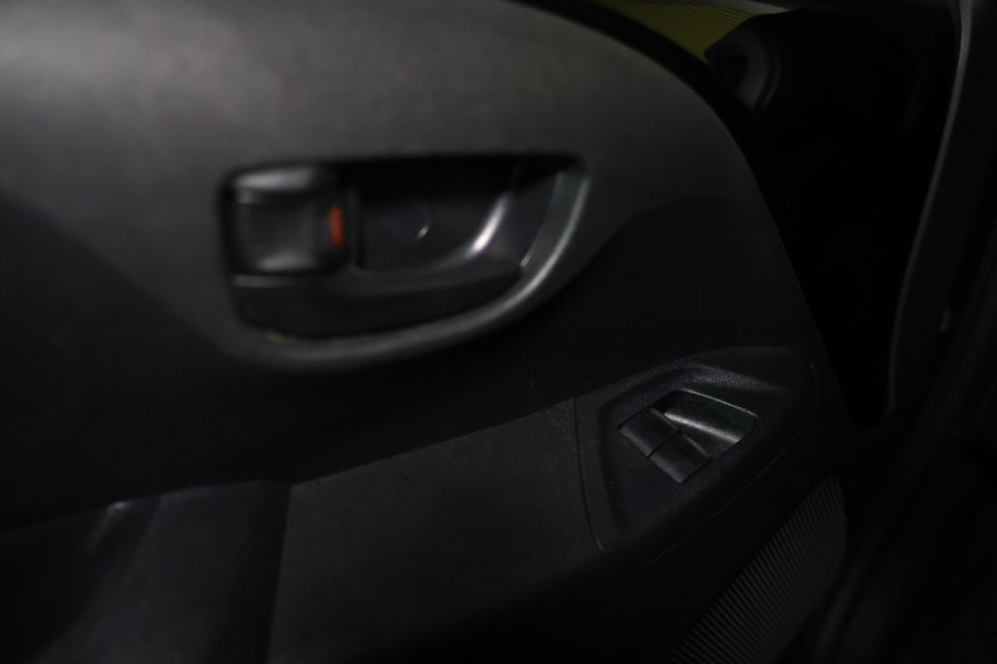 Peugeot 108 1.0 e-VTi GROTE NAVIGATIE CARPLAY AIRCO BT '18