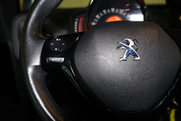 Peugeot 108 1.0 e-VTi GROTE NAVIGATIE CARPLAY AIRCO BT '18
