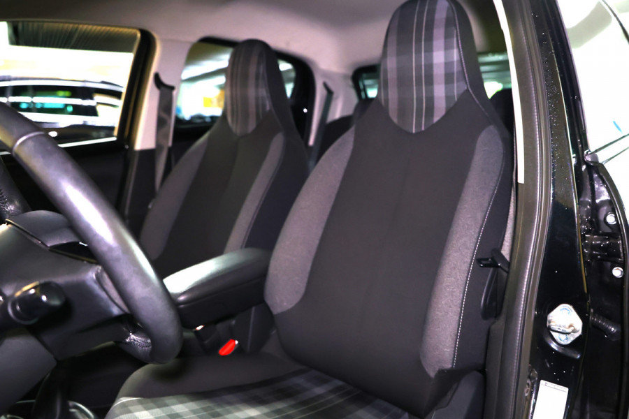Peugeot 108 1.0 e-VTi GROTE NAVIGATIE CARPLAY AIRCO BT '18