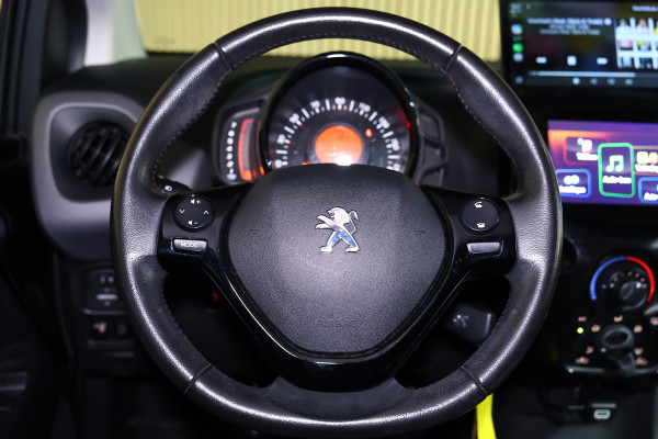 Peugeot 108 1.0 e-VTi GROTE NAVIGATIE CARPLAY AIRCO BT '18