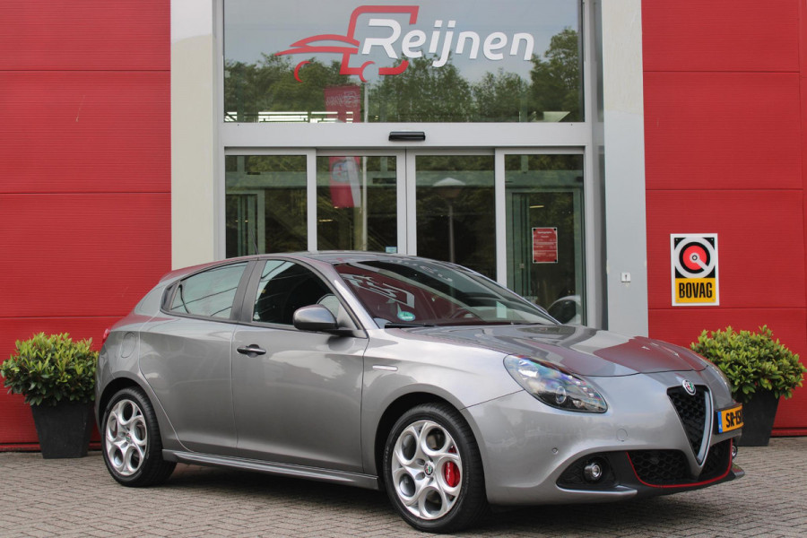 Alfa Romeo Giulietta 1.4 Turbo 170PK AUTOMAAT MultiAir SUPER | AFNEEMBARE TREKHAAK | NAVIGATIE | "BREMBO" REMKLAUWEN ROOD | LICHTMETALEN VELGEN 17" | CLIMATE CONTROL | CRUISE CONTROL | DAB+ RADIO | BLUETOOTH AUDIO | PARKEERSENSOREN VOOR + ACHTER |