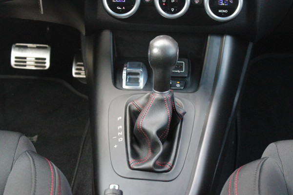 Alfa Romeo Giulietta 1.4 Turbo 170PK AUTOMAAT MultiAir SUPER | AFNEEMBARE TREKHAAK | NAVIGATIE | "BREMBO" REMKLAUWEN ROOD | LICHTMETALEN VELGEN 17" | CLIMATE CONTROL | CRUISE CONTROL | DAB+ RADIO | BLUETOOTH AUDIO | PARKEERSENSOREN VOOR + ACHTER |