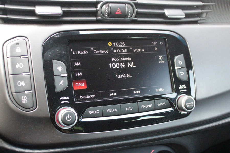 Alfa Romeo Giulietta 1.4 Turbo 170PK AUTOMAAT MultiAir SUPER | AFNEEMBARE TREKHAAK | NAVIGATIE | "BREMBO" REMKLAUWEN ROOD | LICHTMETALEN VELGEN 17" | CLIMATE CONTROL | CRUISE CONTROL | DAB+ RADIO | BLUETOOTH AUDIO | PARKEERSENSOREN VOOR + ACHTER |