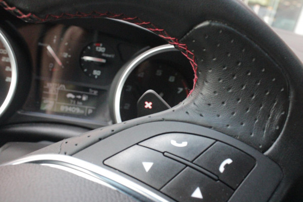 Alfa Romeo Giulietta 1.4 Turbo 170PK AUTOMAAT MultiAir SUPER | AFNEEMBARE TREKHAAK | NAVIGATIE | "BREMBO" REMKLAUWEN ROOD | LICHTMETALEN VELGEN 17" | CLIMATE CONTROL | CRUISE CONTROL | DAB+ RADIO | BLUETOOTH AUDIO | PARKEERSENSOREN VOOR + ACHTER |