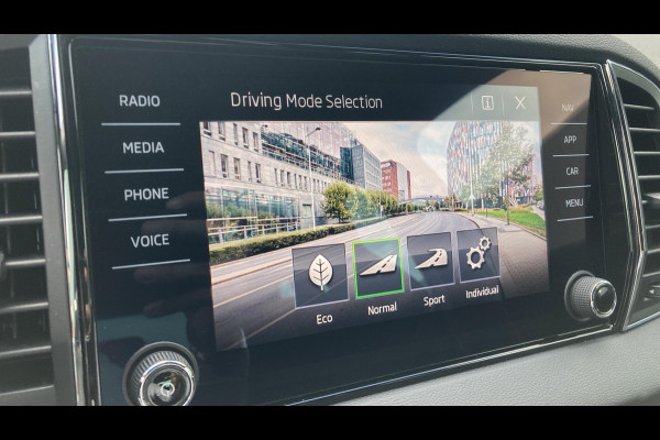 Škoda Karoq 1.5 TSI ACT Sportline Business | Matrix-LED | Camera | Keyless | 18"Lm